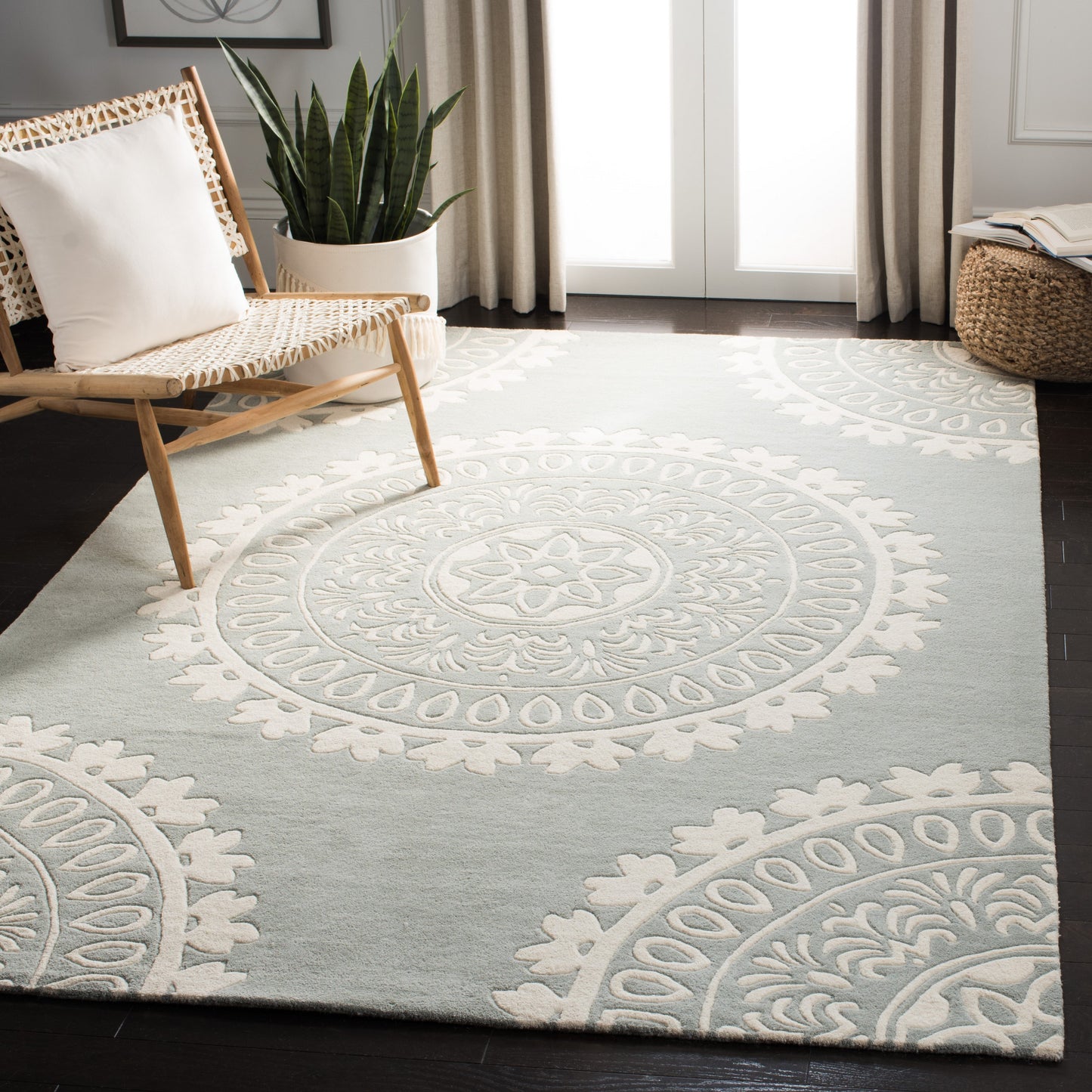 Safavieh Bella Calix 9 x 12 (ft) Tufted Wool Gray/Ivory Rectangular Indoor Medallion Farmhouse/Cottage Area rug