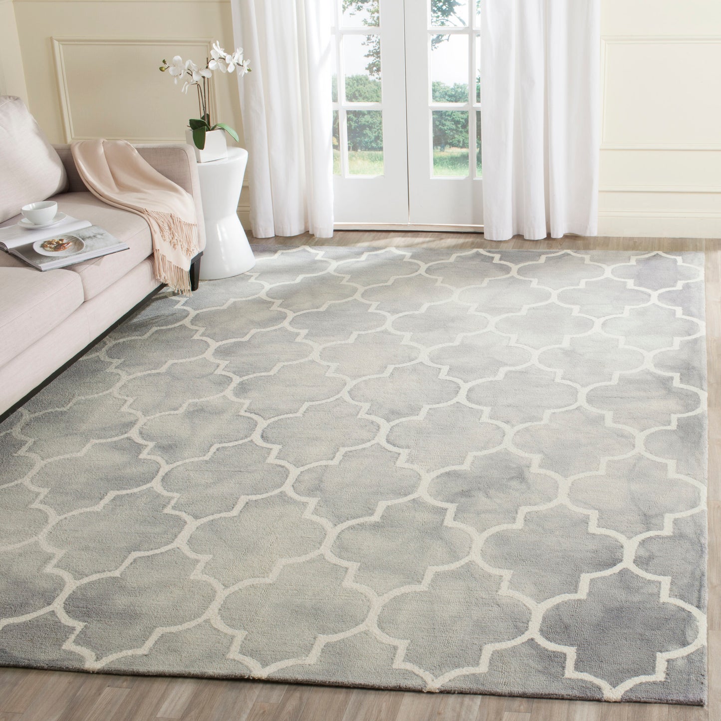 Safavieh Dip Dye Dorinda 8 x 10 (ft) Tufted Wool Gray/Ivory Rectangular Indoor Trellis Bohemian/Eclectic Area rug
