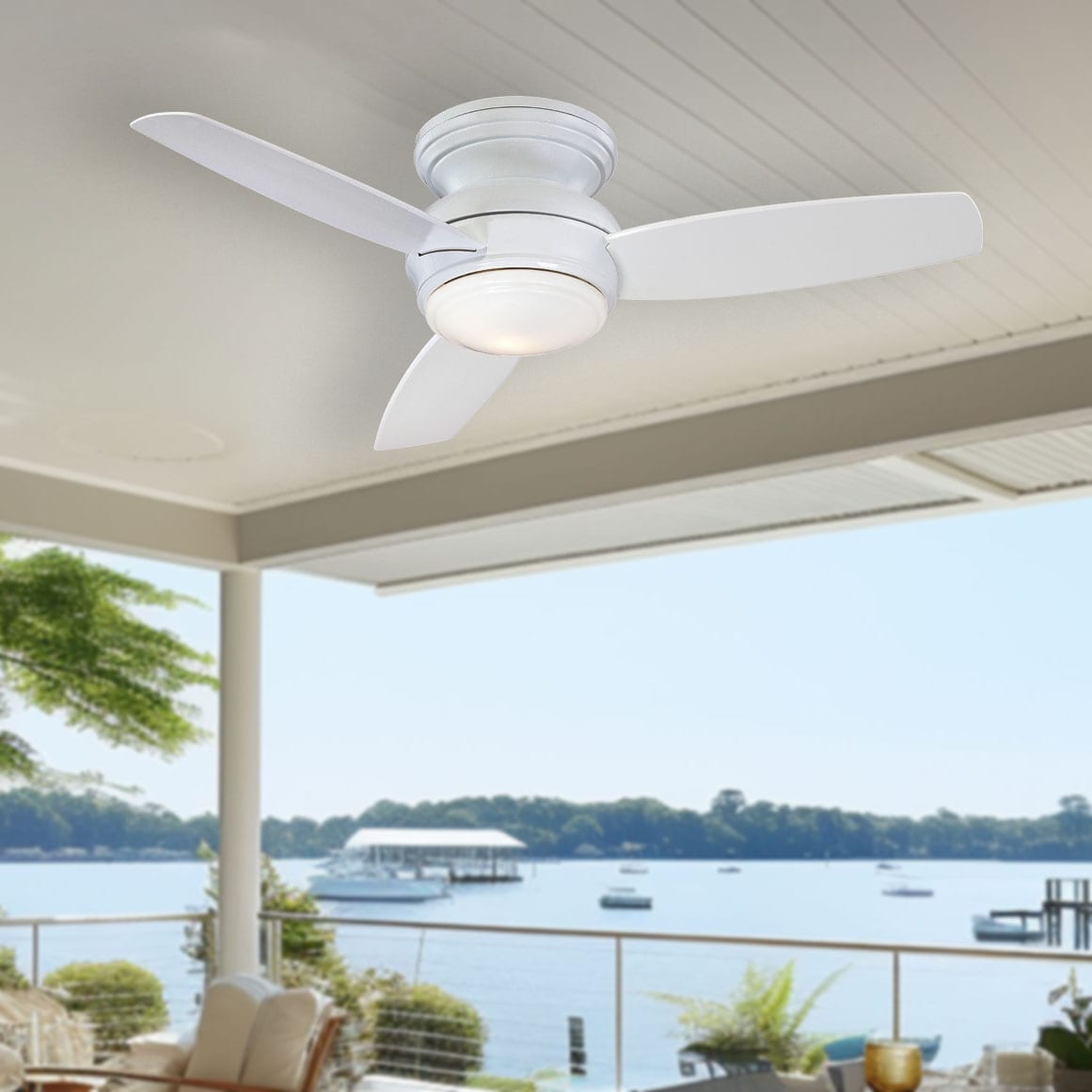 Minka Aire Concept 44 44-in Integrated LED Outdoor Flush Mount White with White Blades Ceiling Fan With Light - Remote Included ( 3 -Blade )