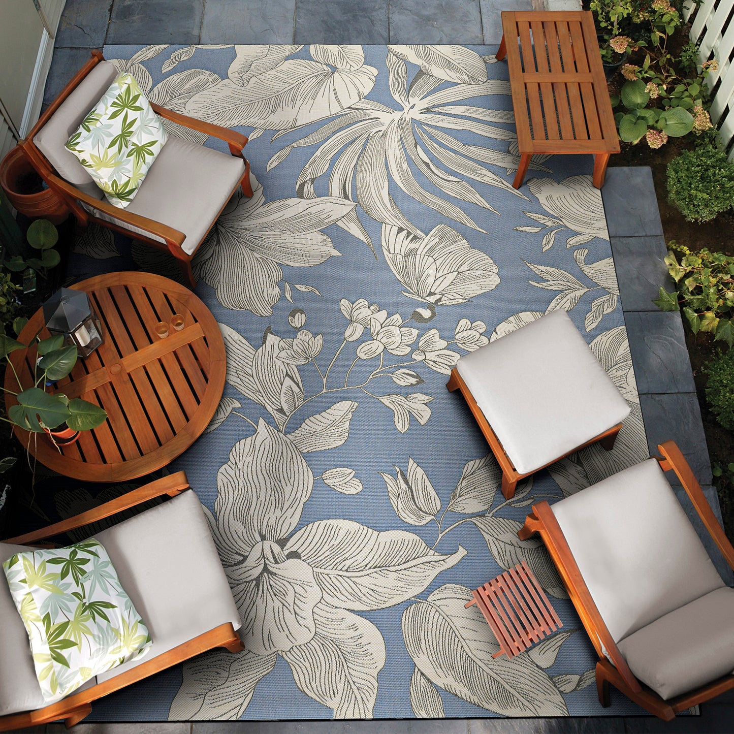 Couristan Dolce 8 x 11 (ft) Flatweave Ice Rectangular Indoor/Outdoor Floral/Botanical Pet Friendly Area rug