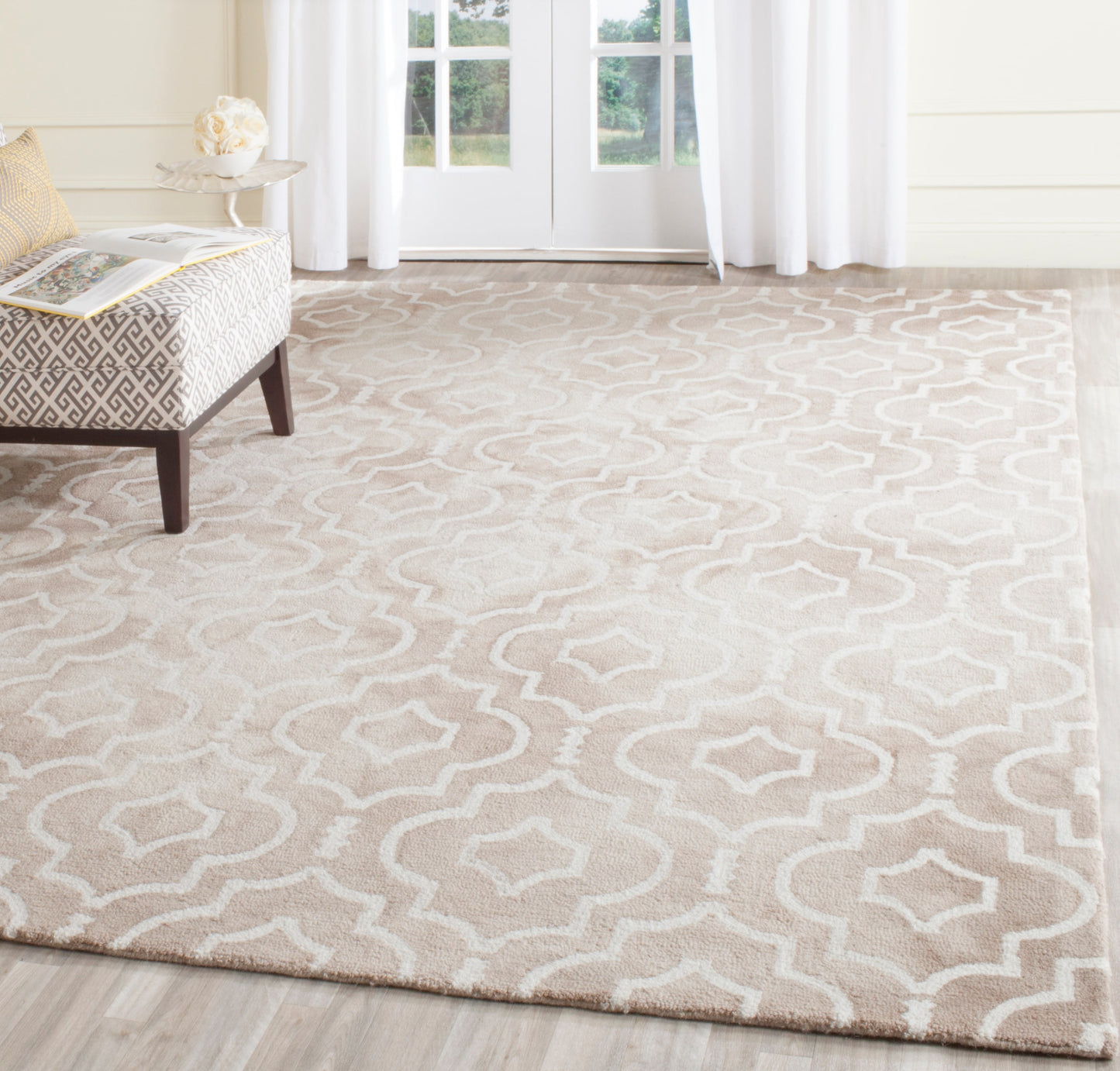Safavieh Dip Dye Danna 8 x 10 (ft) Tufted Wool Beige/Ivory Rectangular Indoor Geometric Bohemian/Eclectic Area rug