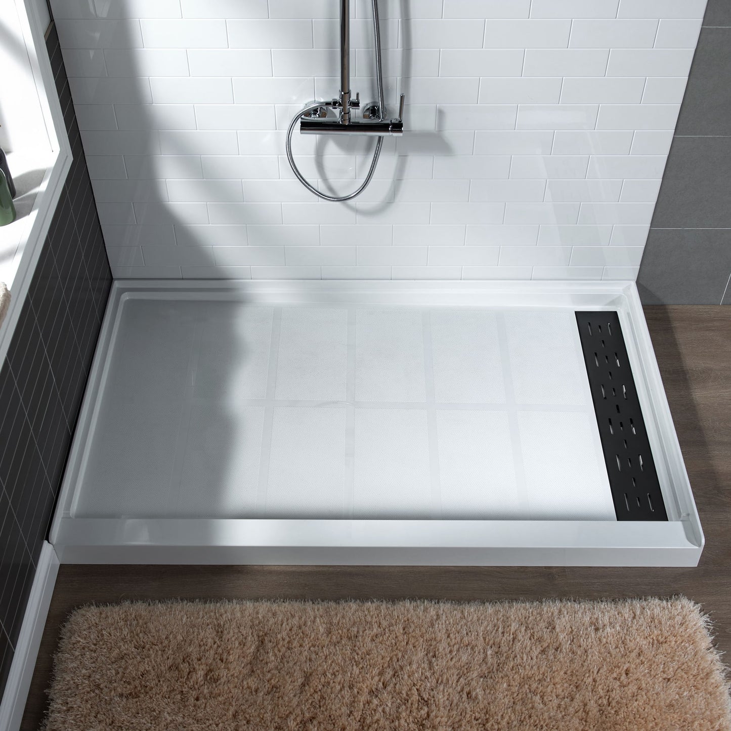 Woodbridge 32-in W x 48-in L Right White with Matte Black Cover Single Threshold Rectangle Shower Pan Base with 2-in H Threshold