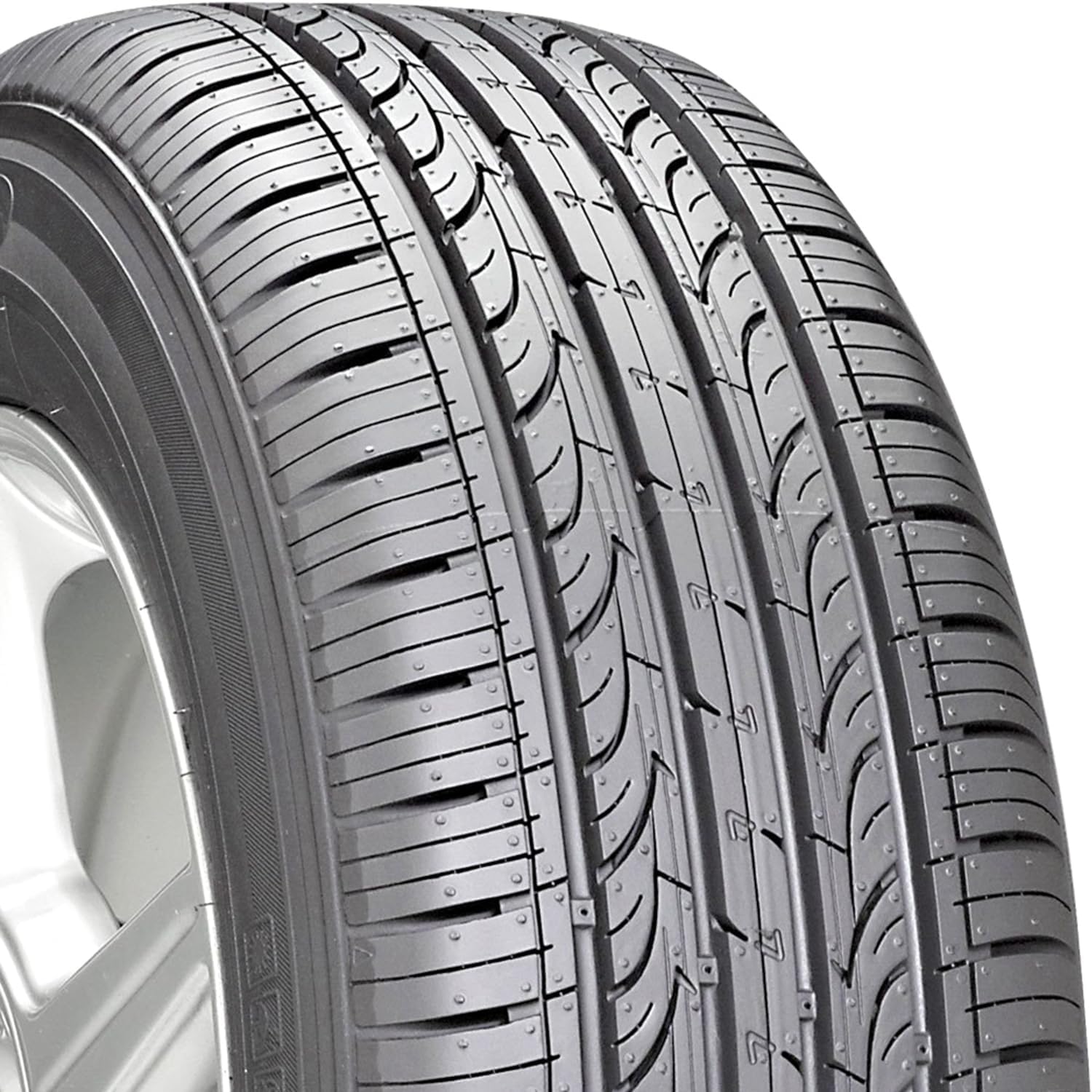 Kumho Solus KH25 All-Season Tire - P215/55R17 93V